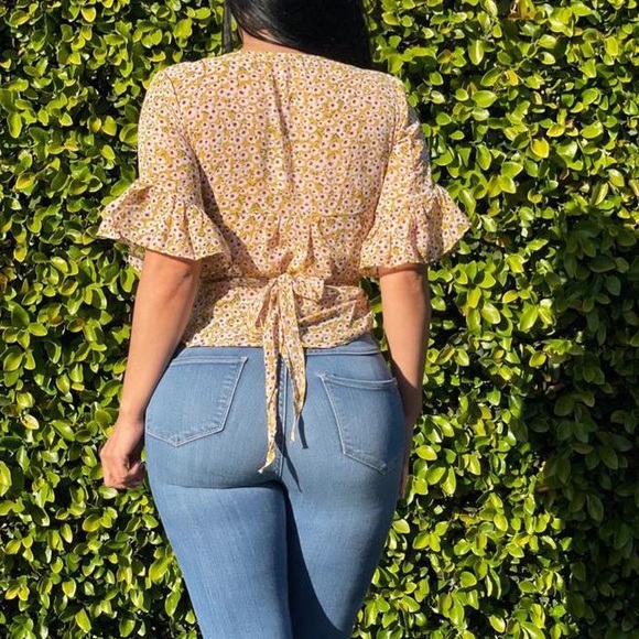 O. Vianca Yellow Flower Flutter sleeve Wrap Boho Crop Top, Size S - Picture 2 of 9